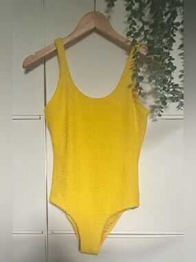 IT'S NOW COOL Crinkle Backless One-Piece Swimsuit - YELLOW